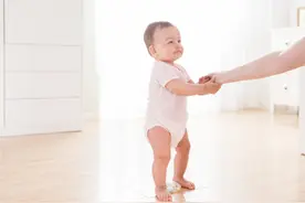 日本“光脚教育”火了，光脚对孩子好处太多，国内家长却无法接受图片