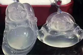 翡翠佛牌，贴身佩戴双面佛还单面佛？讲究寓意不同，价格也有区别图片