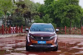 试驾全新标致5008：我们进行了绕桩、沙地、烂路测试图片