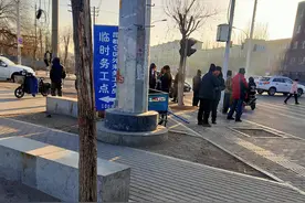 包头最大的“桥头部队”聚集地——北沙梁劳动力市场图片