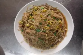 粉丝原来是这样手工制作的，简单易做，做一次吃好几顿，实惠健康图片