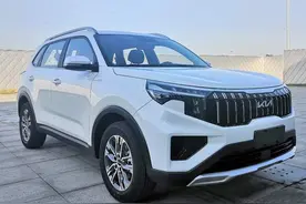 全新起亚智跑实拍来了，“整容”又换标，惊艳到你了吗？图片