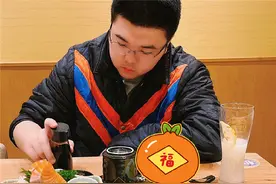 韦神老婆晒照，肚子像西瓜，看到上面的印记粉丝感慨：真的辛苦了图片