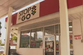 美国男子为中大奖连逛40家商店，终刮出3500万奖金图片