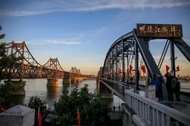 鸭绿江上实际有两座战争遗迹“断桥”还有几座跨江大桥在哪里图片