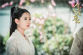 倚天：小昭神功大成回中土，重伤宋青书，张无忌娶小昭和芷若进门图片