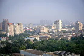 唐山楼市的辉煌结束，唐山房价七连跌，三万炒房客被套唐山楼市图片