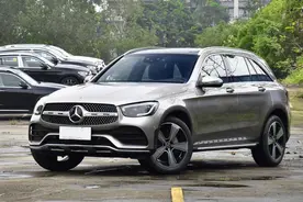 奔驰GLC跌破35万，入门就是2.0T，配全时四驱和可调悬架图片