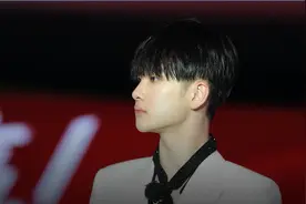 从顶流明星到老赖之子，周震南无辜吗？| 小巴看一周图片