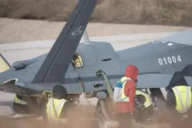 冲入台风全程追踪，翼龙无人机万米显神威，美航母最后底牌告破图片