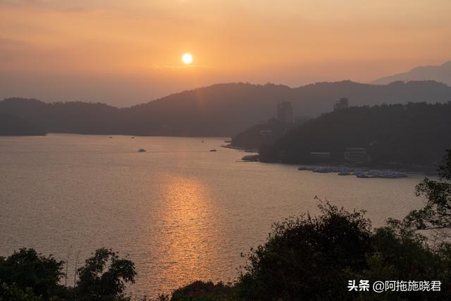 日月潭，台湾最大的天然淡水湖，每个人小学课本都读过的