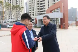 南康区委书记徐兵看望慰问“赣州好人”朱金祥图片