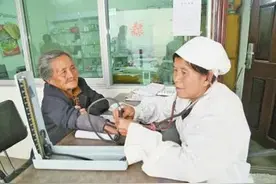 西昌为乡村医生发放生活补助 预计每年214.2万元图片