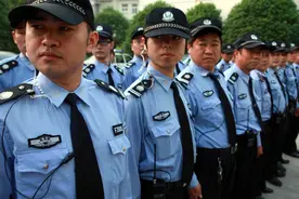 辅警工资低，却依然有大批人报考，背后原因很现实，学生要了解图片