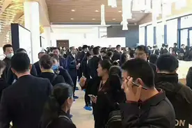 惨！重庆某地王开盘卖0套？如今亏本大降价，卖一套亏20万？图片