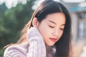 小说：当喜欢素面朝天的她为了拍照而化妆，豪门少爷惊呆了。图片