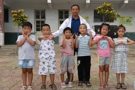 《人民日报》点赞宁阳县乡村教师陈建民：他用38年的岁月诠释了“守望”图片