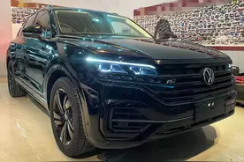 实拍途锐：大众版黑武士，内饰太科幻，空气悬架气场足图片