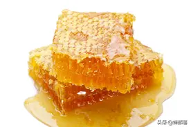 市面上的蜂蜜多为“水蜜”，其营养比成熟蜜差多少？养蜂人给你算图片