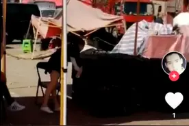 “用嘴给杨梅喷水”事件引热议，女商贩已被市场清退图片