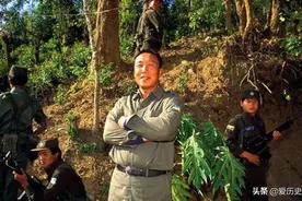 手握六个师的坤沙飘了 宣布建国自任总统 晚年凄惨老对手成知己图片