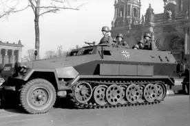 战后德式装甲车的延续：捷克斯洛伐克OT-810型半履带装甲运兵车图片