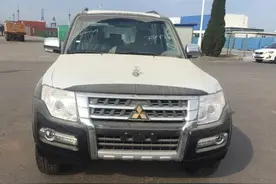 帕杰罗V93 18款 3.0 五门 GLS 真皮29.5W图片