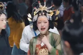 漫展汉服秀临时变卦，小姐姐失声痛哭，商家贷款走了个“寂寞”图片