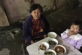 87岁的老人为了不拖累儿女，独自一个人生活，日子很清贫图片