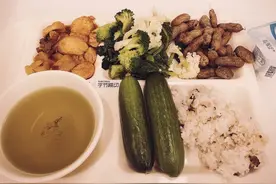 比你有钱还比你节约！德云社尚九熙晒食堂饭菜，这吃得也太朴素了图片