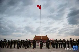 祖国颂·同升一面旗 | 携手共庆 再续华章——天安门广场国庆升国旗仪式侧记图片
