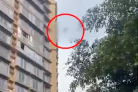 15岁少女跳楼父亲欲接被砸2人均身亡，有居民称或因报钢琴班引起图片