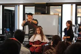 传统理发单，店营业额突破50万，这个老板不是一般的厉害图片