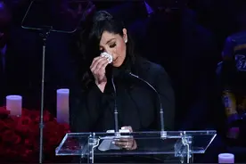 乔丹参加科比追思会致辞落泪：科比去世的时候，我的一部分也死了图片