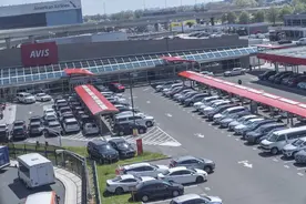 美国纽约肯尼迪国际机场门可罗雀，啥原因？也许不少网友已经猜出图片