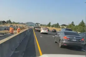 第一视角感受美国救护车在高速路紧急出动视频封面