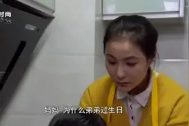 奶奶重男轻女，孙子过生日送平板电脑，孙女生日竟送过期的牛奶视频封面