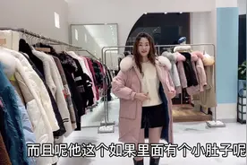 米色水貂绒打底搭配黑色外套，时尚显瘦还显白！高矮胖瘦都能驾驭