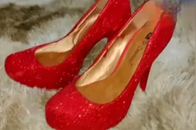 旧高跟鞋破皮不要丢，简单改造下，成品穿上逛街立马赚翻回头率