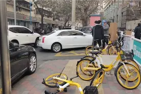 天津堵车严重，碰上了堵门的更是严重堵车，看一看到底怎么回事？视频封面