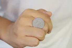 单手滚硬币，超简单帅气手法，学会后随时表演！