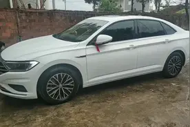 一汽大众白色的速腾比黑色的好看吗？