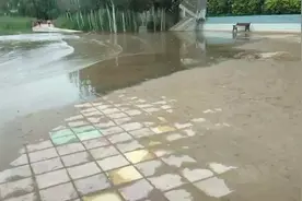 黄河第5次洪峰过兰州。每秒3640立方米。黄河水涌上岸。音乐喷泉视频封面