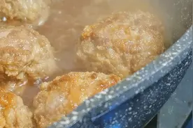 家宴硬菜！湖州的红烧肉圆，一块夹心肉5个步骤完成，99%包学会