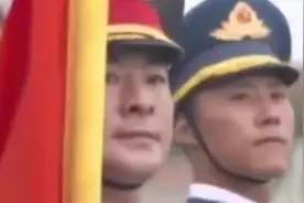 解放军三军仪仗队总共有多少人，军衔都是什么？还有女兵队员视频封面