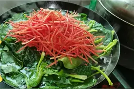 菠菜鸡蛋馅包子，地道家常做法，入口回味吃着真解馋，太香了！