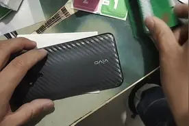 手机贴后膜，不会有白泡，你学会了吗？视频封面