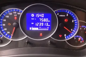 下雨天货车油水分离器亮起，发动机故障，又要去维修站花钱修理了视频封面