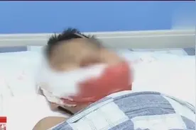 三轮车未拔钥匙，八岁男孩贪玩启动三轮车撞上摊位，造成面部撕裂视频封面