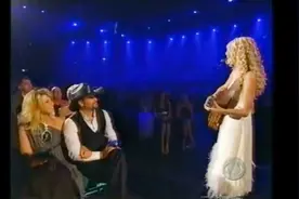 17岁小霉霉在Tim McGraw面前弹唱《Tim McGraw》紧张到颤音！
